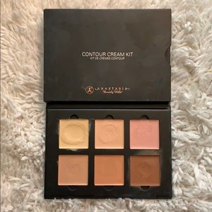 Anastasia Beverly Hills contour cream kit
